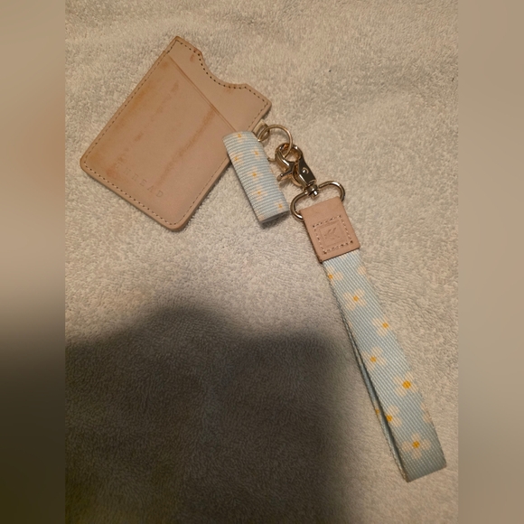 Thread Card Holder With Keychain - Picture 2 of 2
